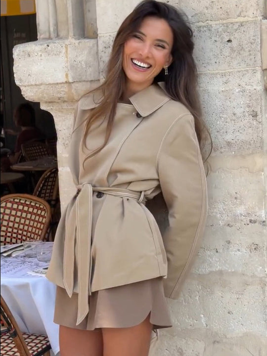 Damen Taillierte Kurzjacke mit Bindegürtel und überschnittenen Ärmeln Shop Nory