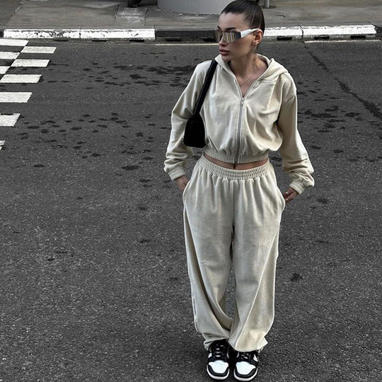 Damen samtiges Lounge-Set mit kurzem Zip-Hoodie, elastischem Rippbund und weitem High-Waist Palazzo-Hose Shop Nory