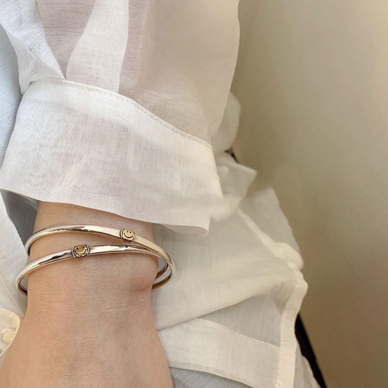 Damen Offenes Armband mit stilvollem Smiley-Design Shop Nory