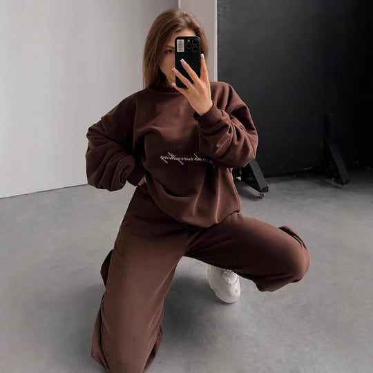 Damen Oversized Sweatshirt und hochgeschnittene Jogginghose Loungewear-Set aus weichem Baumwollfleece mit elastischem Bund Shop Nory