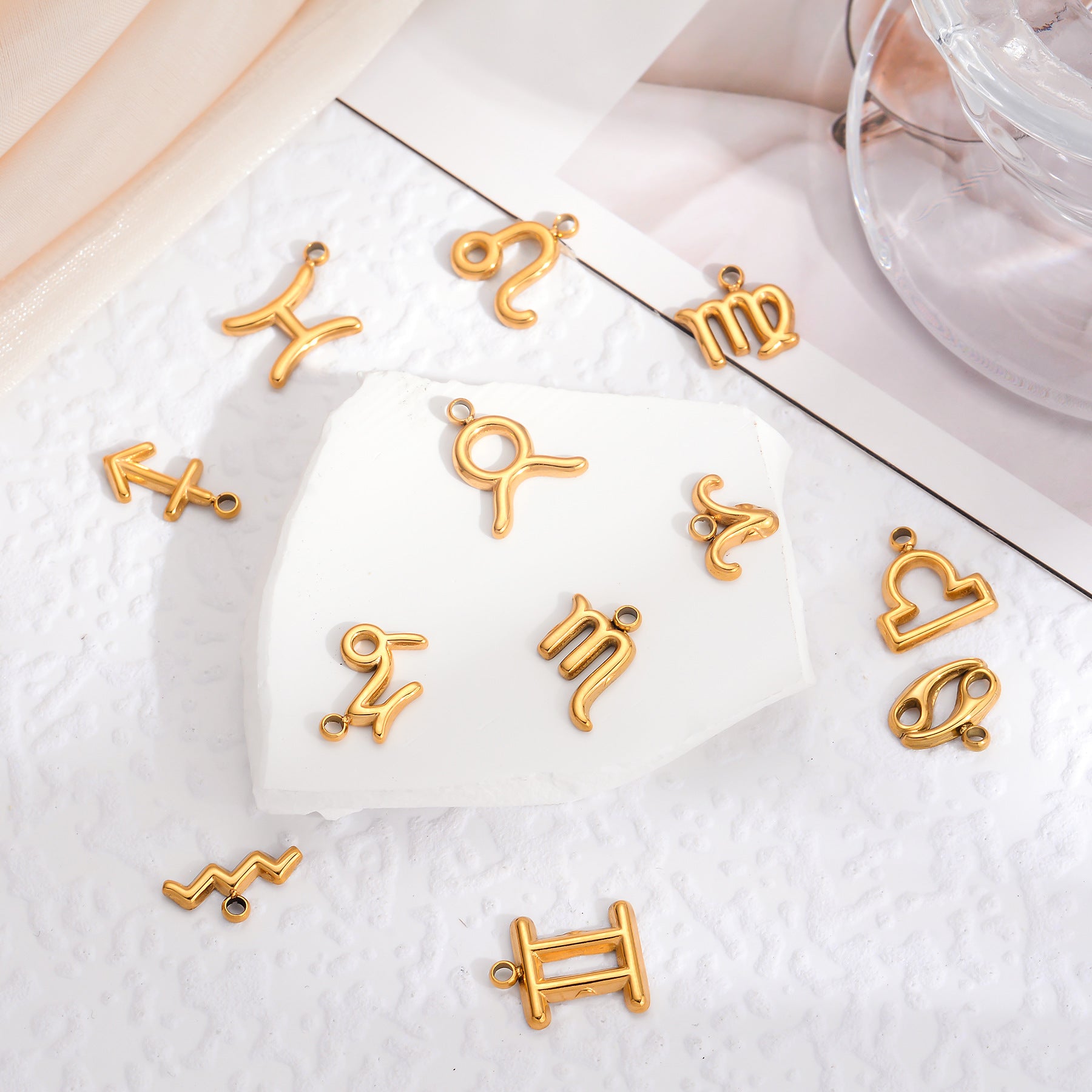 Damen Schmuckanhänger im stilvollen Design mit dem Symbol der Zwillinge Shop Nory
