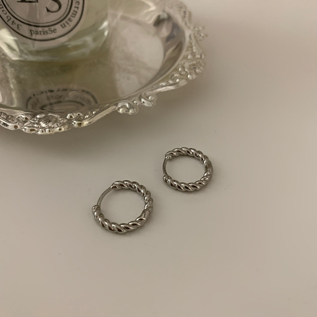 Damen Creolen mit elegantem gedrehten Design Shop Nory