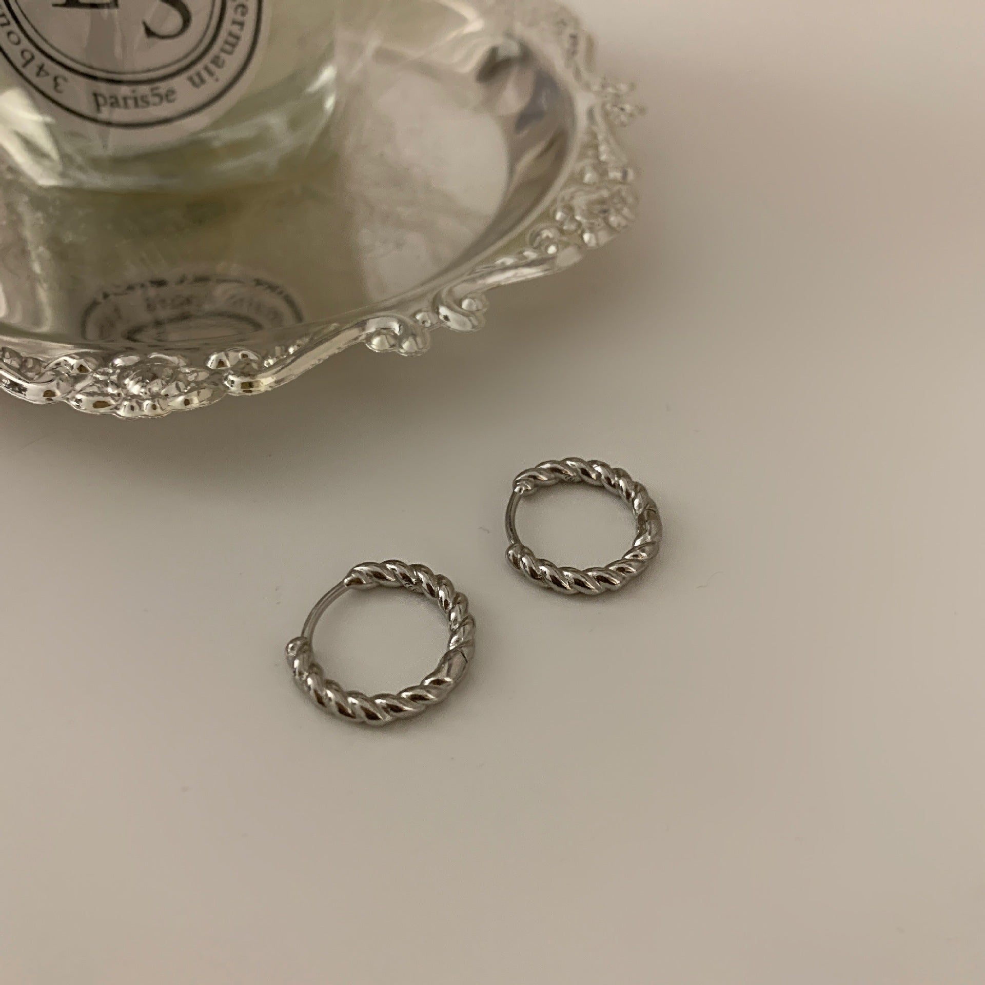 Damen Creolen mit elegantem gedrehten Design Shop Nory