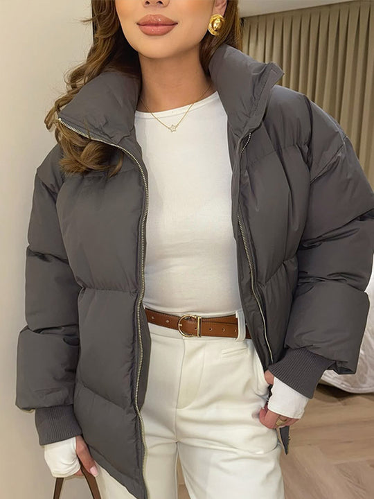 Damen Kurze taillierte Pufferjacke mit Rippbündchen und hohem Stehkragen Shop Nory
