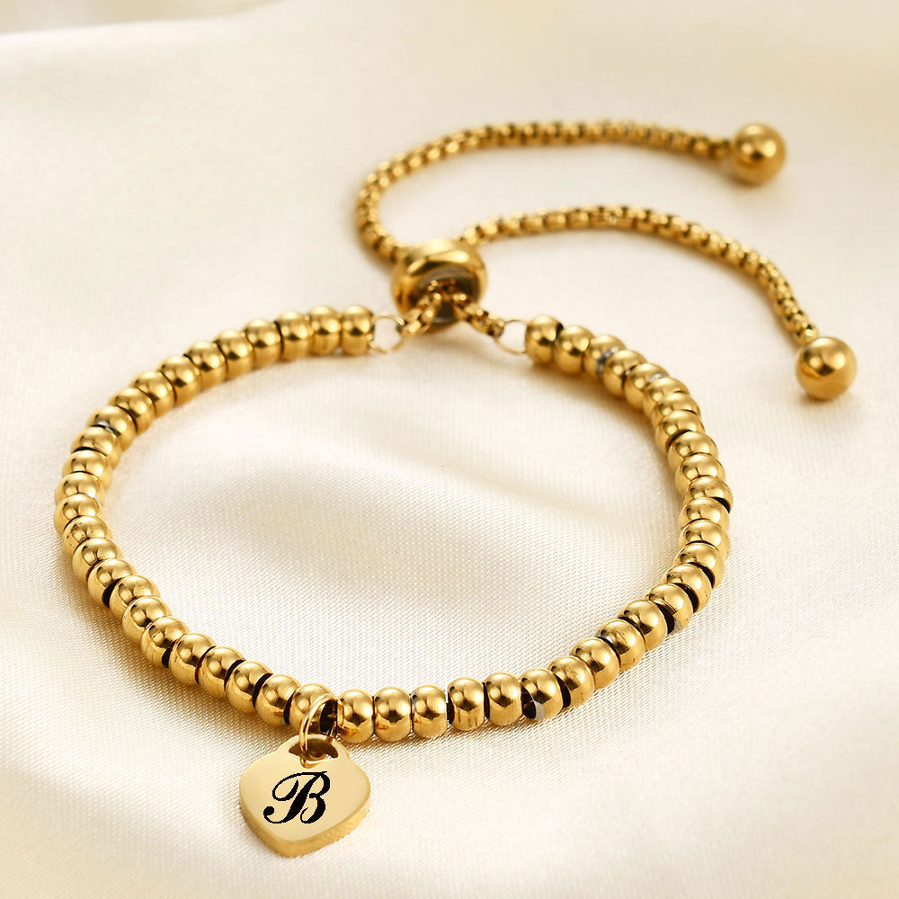 Damen Armband mit personalisierbarem Herzanhänger und flexibler Kettenstruktur Shop Nory