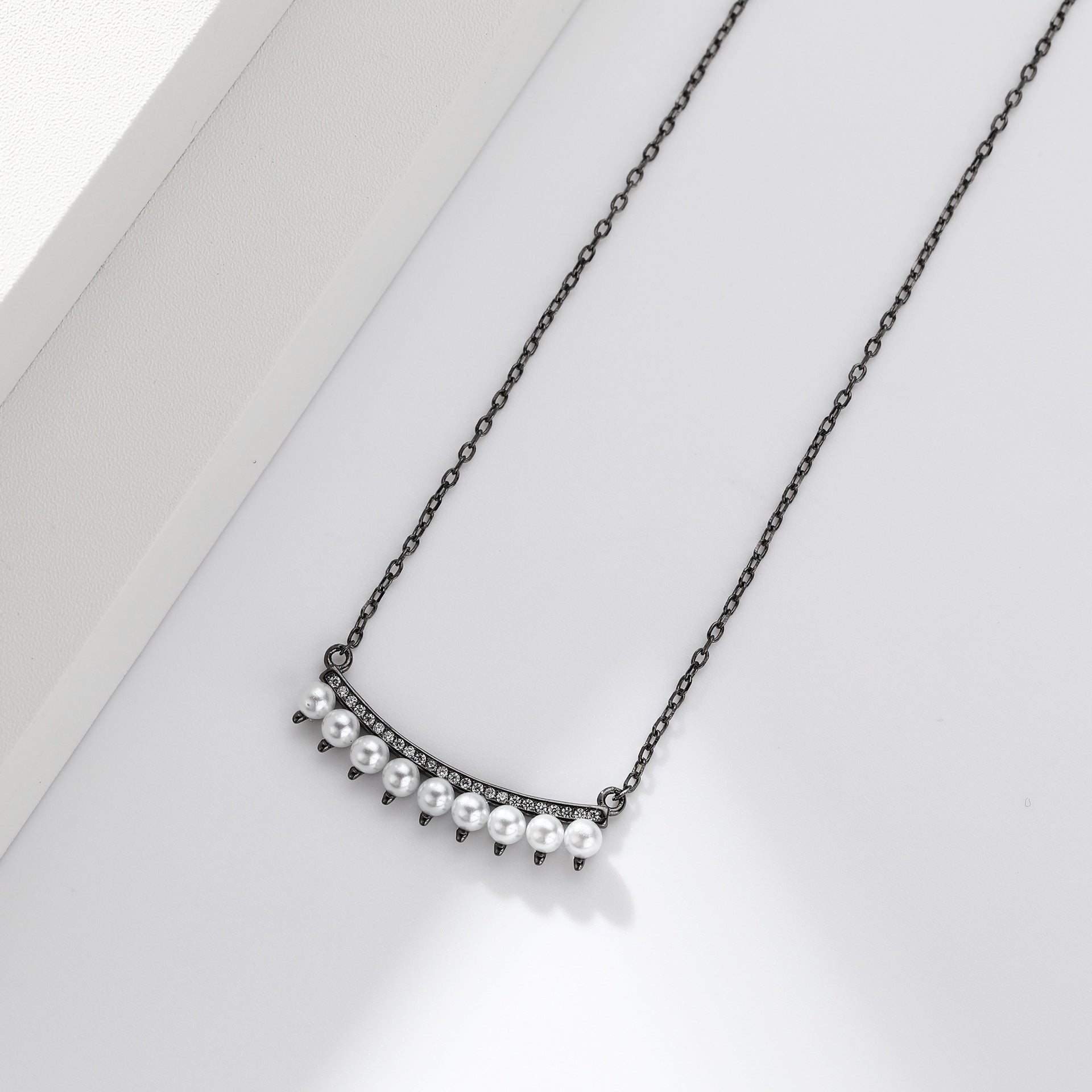 Damen Halskette mit feinem Zirkonschmuck und Perlenakzenten Shop Nory