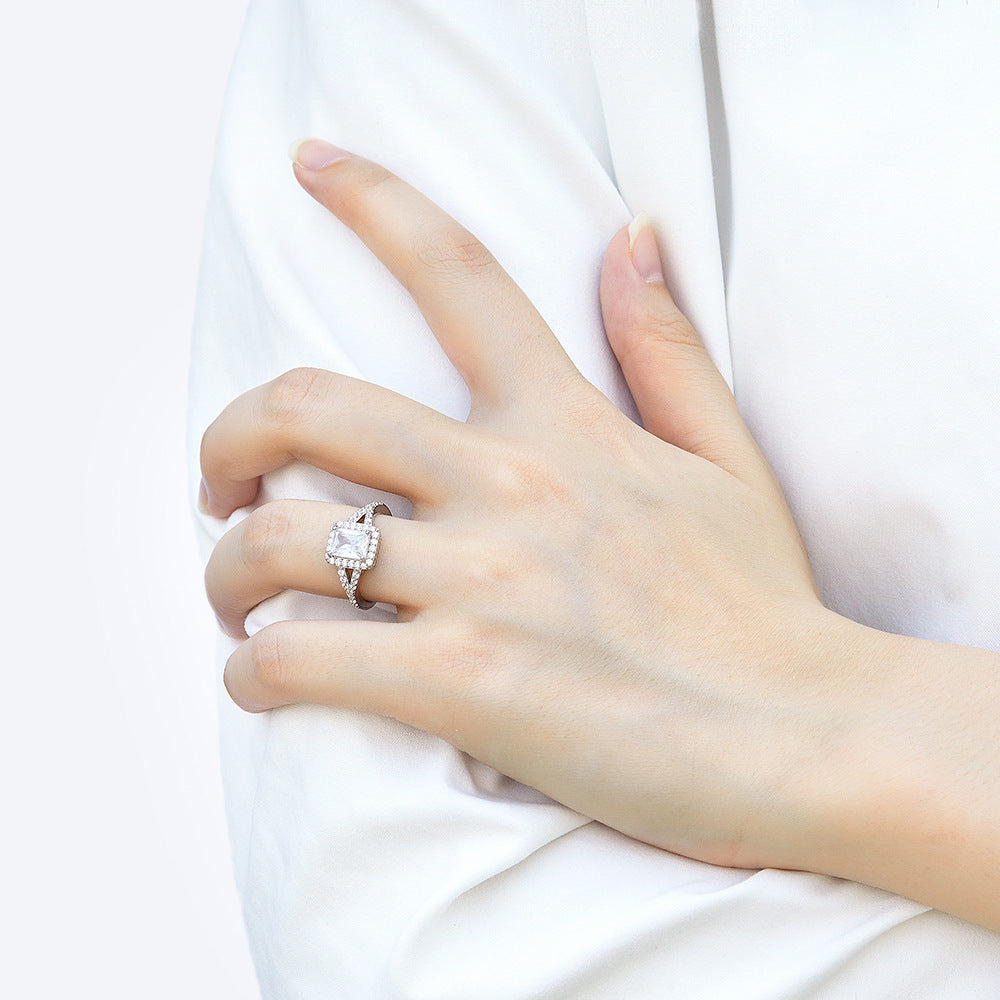 Damen Verlobungsring mit kunstvollem Twist-Design und aufwendigem Zirkonia-Besatz Shop Nory