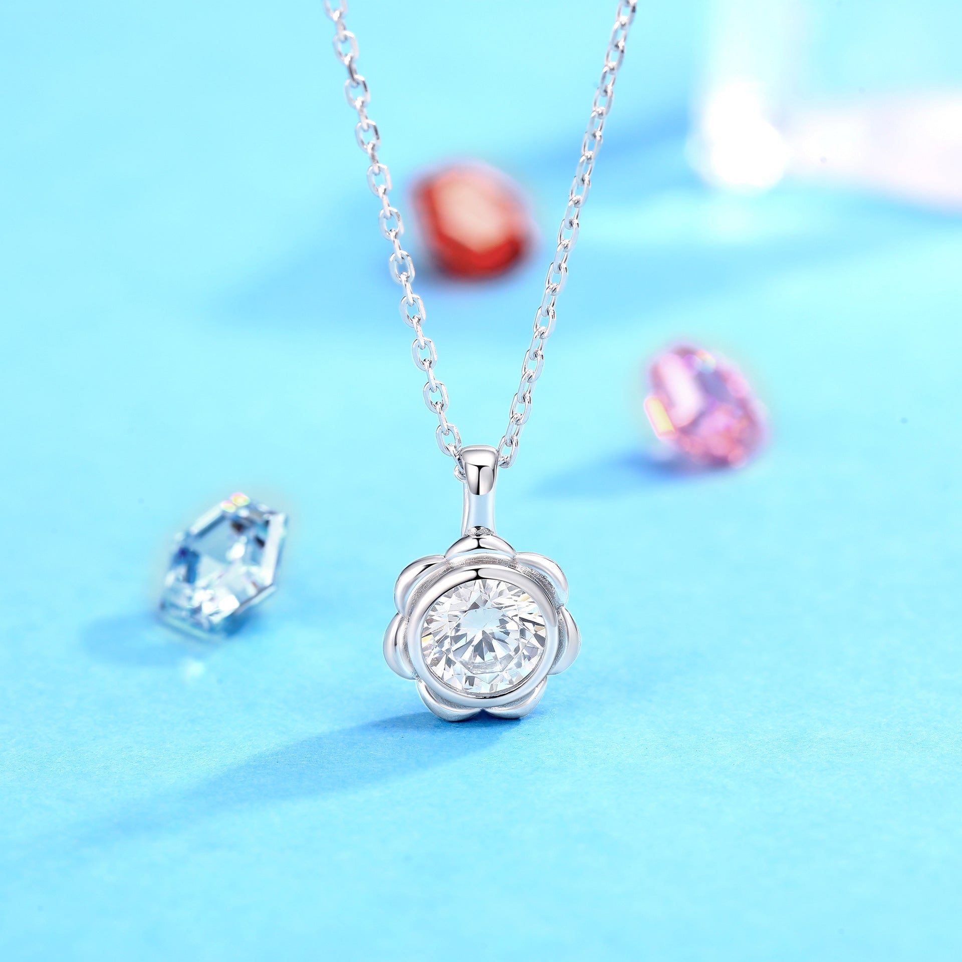 Damen Halskette mit floralen Anhänger und funkelndem Kristall Shop Nory