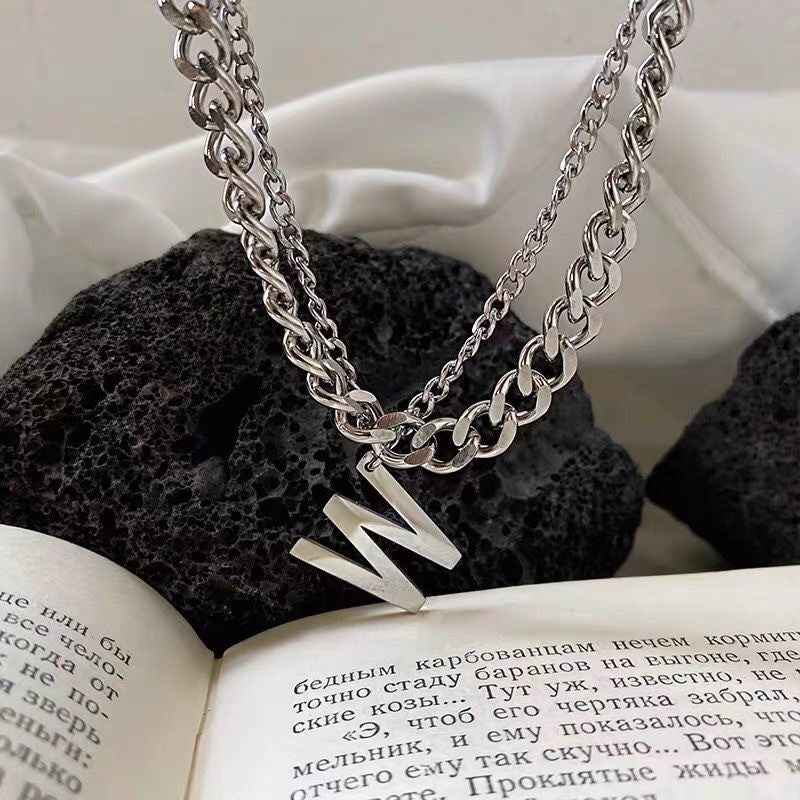 Damen Halskette mit modischem Buchstabenanhänger und eleganten Gliederketten Shop Nory
