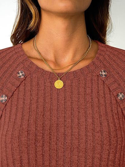 Damen Gerippter Rundhals-Pullover mit dekorativen Schulterknöpfen Shop Nory