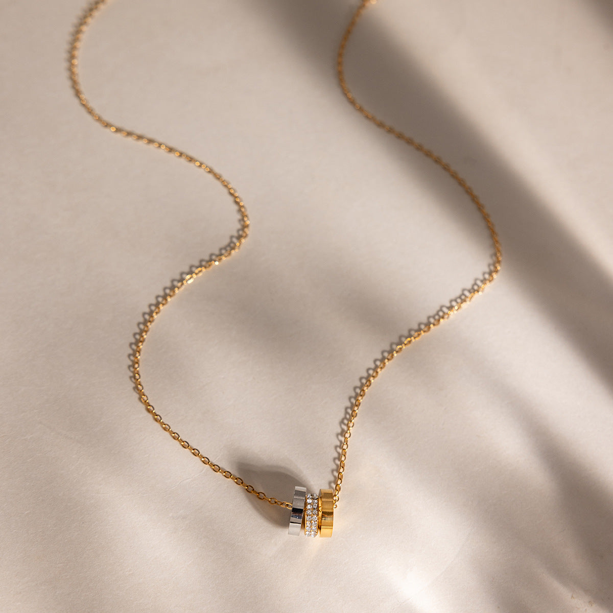 Damen Halskette mit funkelnden Ringen aus hypoallergenem Edelstahl Shop Nory