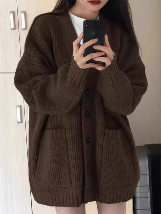 Damen Oversize Strickcardigan mit aufgesetzten Taschen und durchgehender Knopfleiste Shop Nory