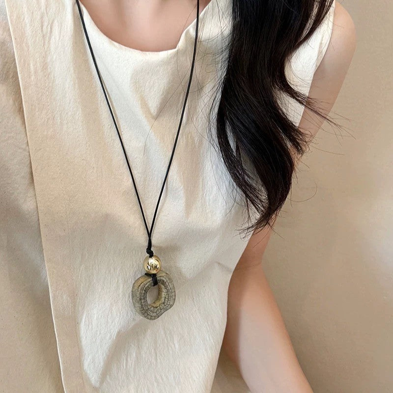 Damen Halskette mit modernem, geometrischem Anhänger und hochwertiger Gliederung Shop Nory