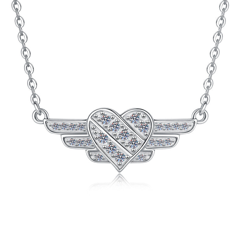 Damen Halskette mit flügelartigem Herzanhänger und funkelnden Zirkonia Shop Nory