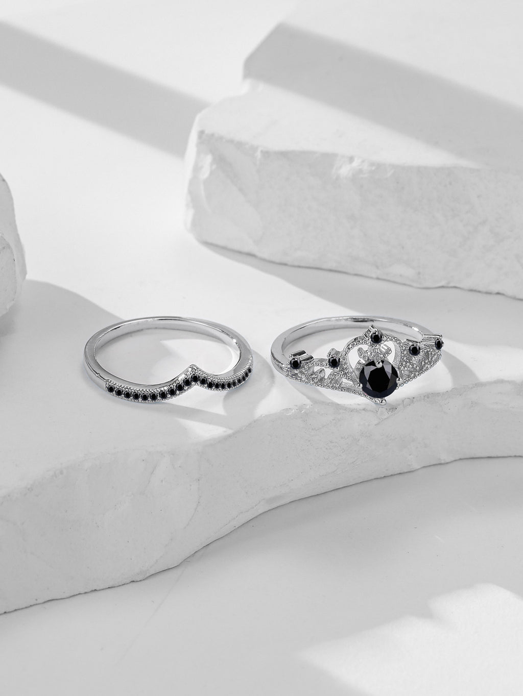 Damen Trauringe im romantischen Design Shop Nory