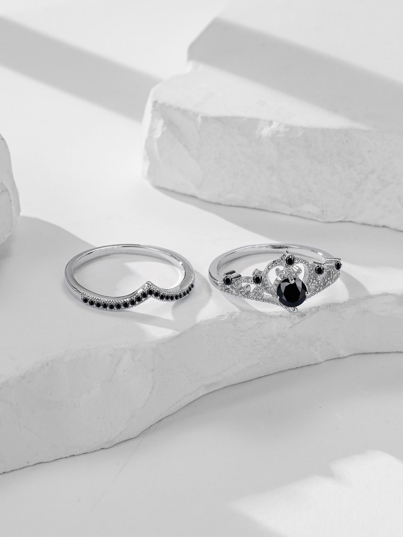 Damen Trauringe im romantischen Design Shop Nory
