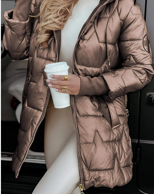 Damen Glänzende Steppjacke mit Kapuze, Kordelzug und leicht tailliertem Schnitt Shop Nory