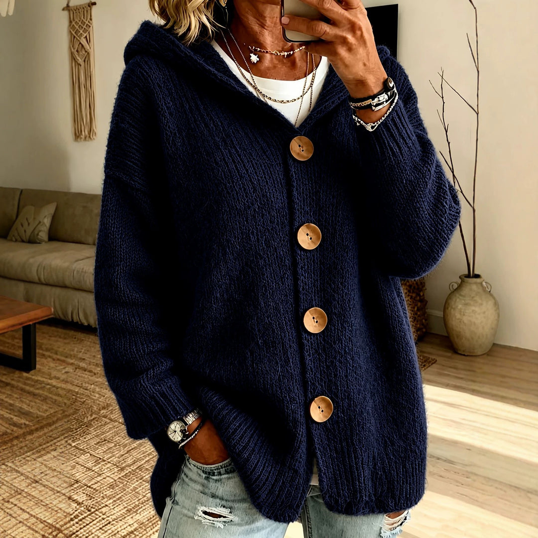 Damen Grobgestrickter Kapuzencardigan mit überlanger Silhouette, Holzknopfleiste und gerippten Bündchen Shop Nory
