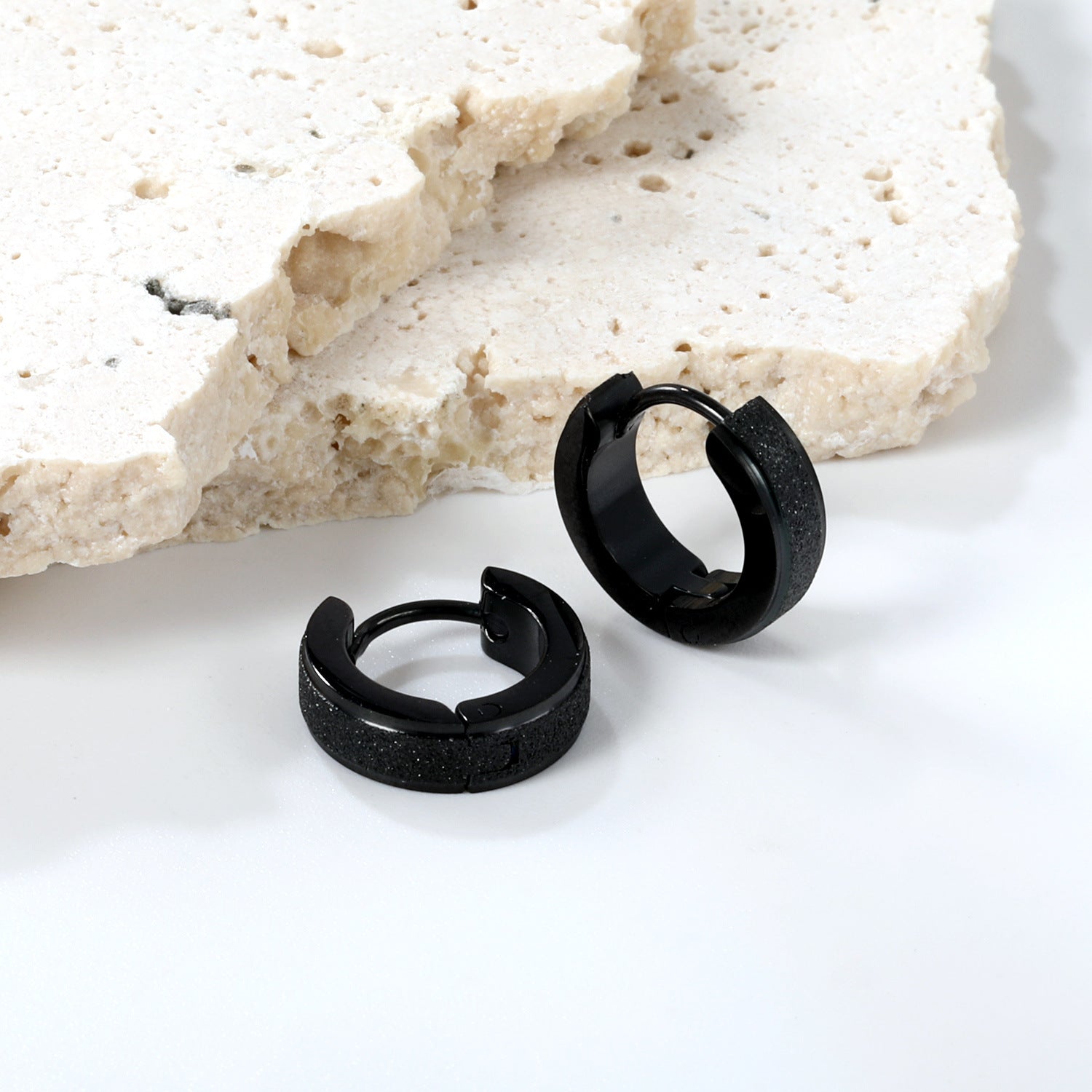 Damen Edelstahl Ohrstecker mit modernem, geschwungenem Design Shop Nory