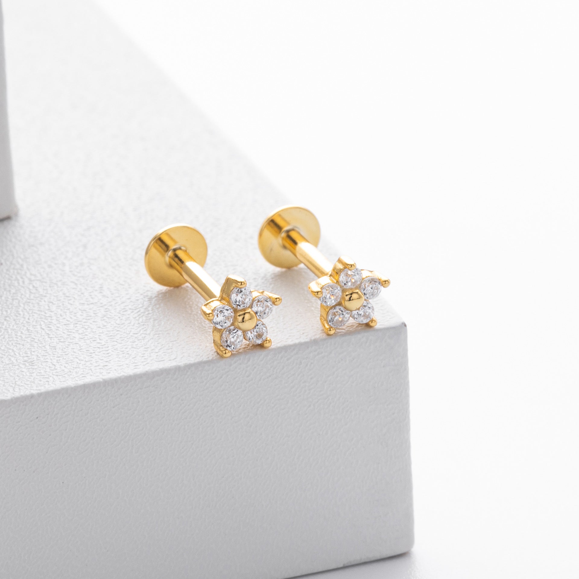 Damen Ohrstecker mit floralem Design aus hochwertigem 925 Sterling Silber und funkelnden Zirkonsteinen Shop Nory