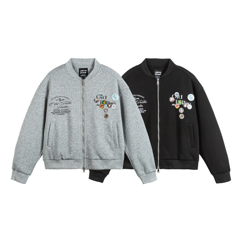 Unisex Boxy‑Sweatjacke mit durchgehendem Reißverschluss, Badge‑Applikationen und geripptem Saum Shop Nory