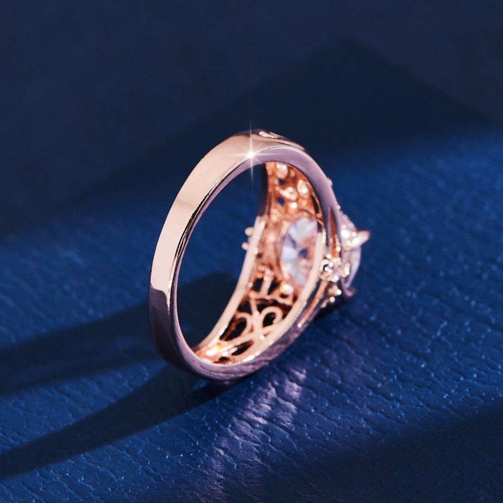 Damen Ring mit kunstvoller filigraner Fassung und funkelndem Zirkonia Shop Nory