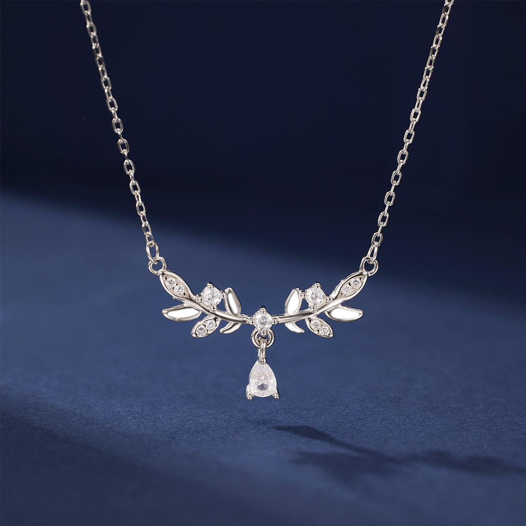 Damen filigrane Halskette mit botanischem Design und funkelnden Zirkonia Shop Nory