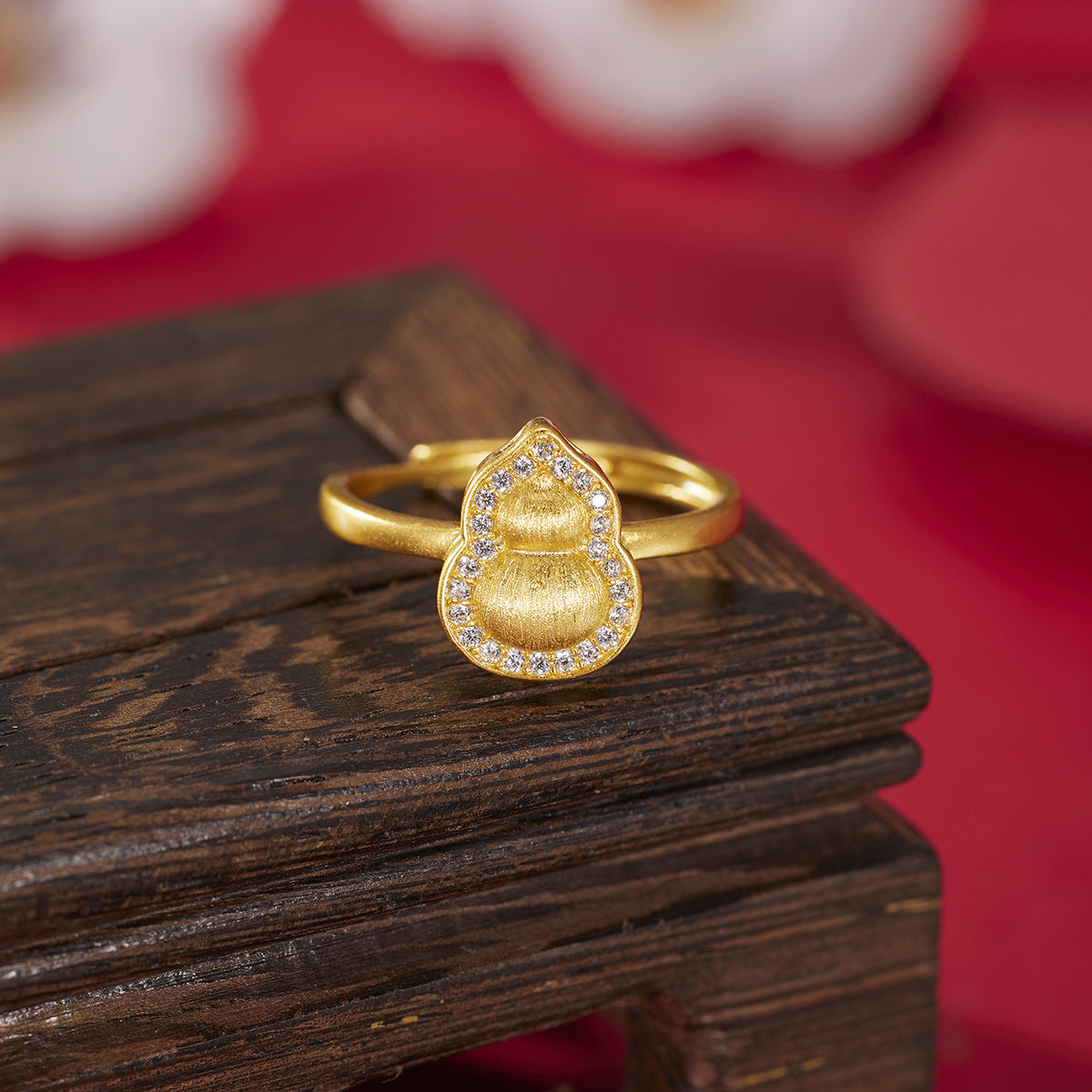 Damen Ring mit kunstvollem Herzen-Design und funkelnden Zirkonia Shop Nory
