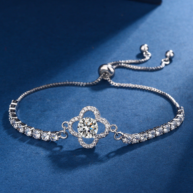 Filigranes Armband mit Funkelnder Kristallblüte