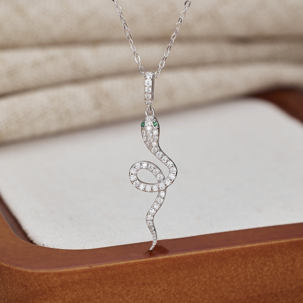 Damen Halskette mit elegantem Schlangen-Anhänger und funkelnden Zirkonia Shop Nory