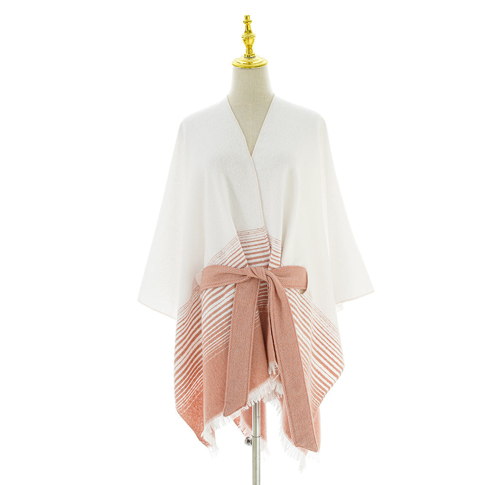 Damen Wickelponcho aus Feinstrick mit Bindegürtel und Fransensaum Shop Nory