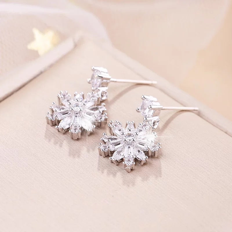 Damen Ohrstecker im eleganten Schneeflocken-Design Shop Nory