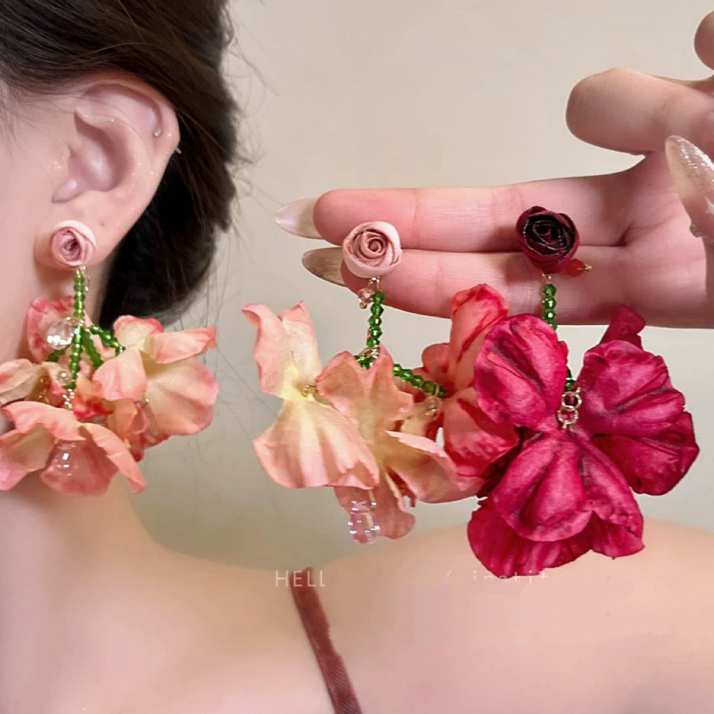 Damen Ohrringe mit floralen Applikationen und luxuriösen Details Shop Nory