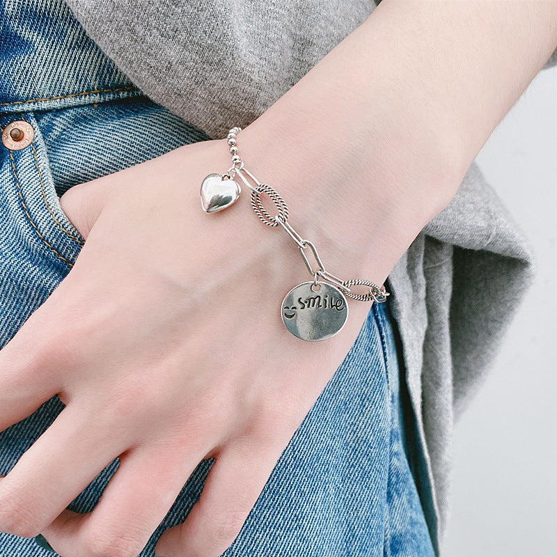 Damen Charmante Armbanduhr mit Herz- und Smile-Anhänger Shop Nory
