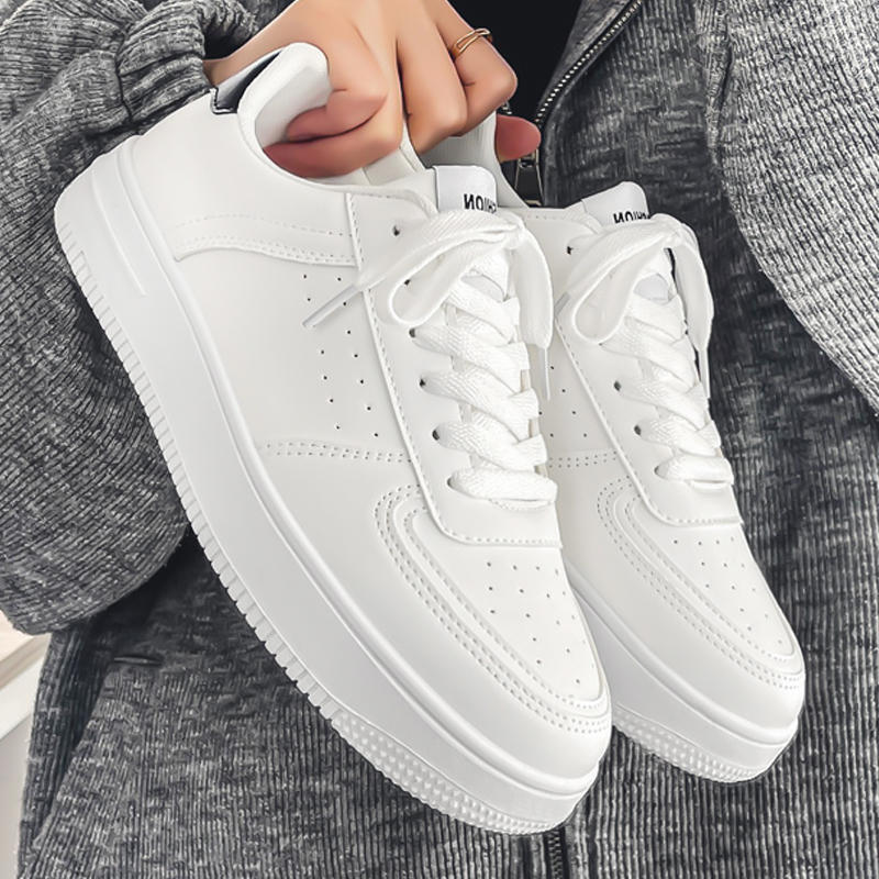Damen Minimalistische Low-Top Plateau-Sneaker aus veganem Glattleder mit perforierten Details und gepolstertem Komfortfußbett Shopy Nory