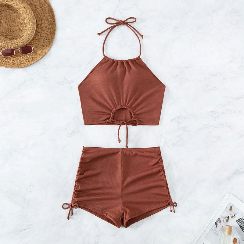Damen Bikiniset mit gerafftem Crop-Top und freizügigen Shorts