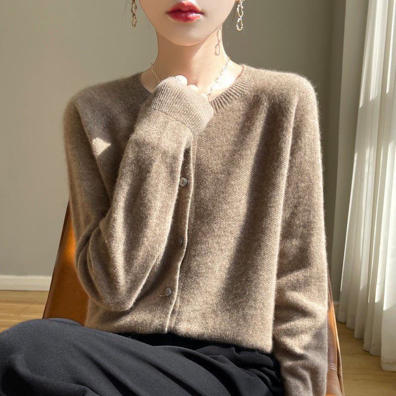 Damen Kurzgeschnittener Feinstrick-Cardigan mit Rundhalsausschnitt und schimmernder Knopfleiste Shop Nory