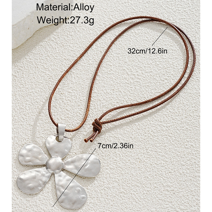 Damen Halskette mit floralen, handgefertigten Anhängern aus hochwertigem Metall Shop Nory