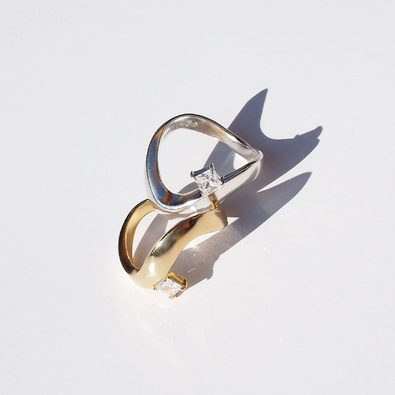 Damenring mit geschwungenem Design und quadratischem Zirkonia Shop Nory