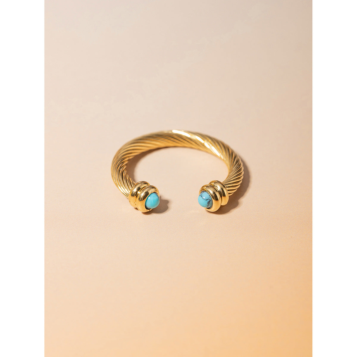 Damen Offenes Armband mit geschwungener Form und hypoallergenen Eigenschaften Shop Nory