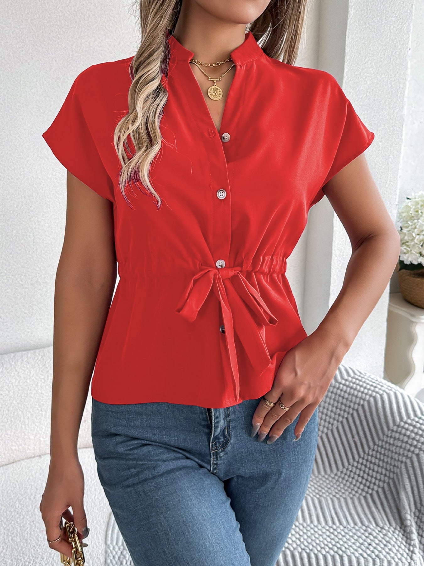Damen Blusenshirt mit tailliertem Schnitt und kurzen Ärmeln