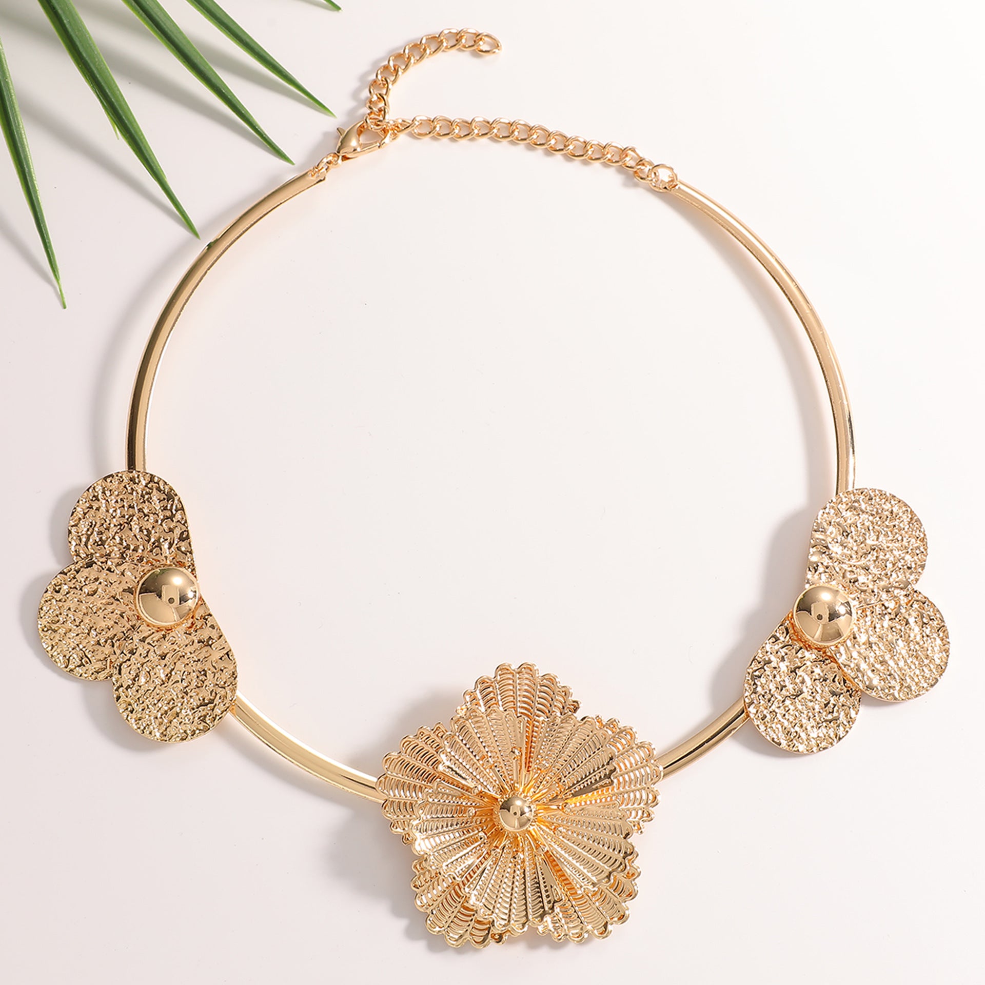 Damen Halskette im modernen, skulpturalen Design Shop Nory