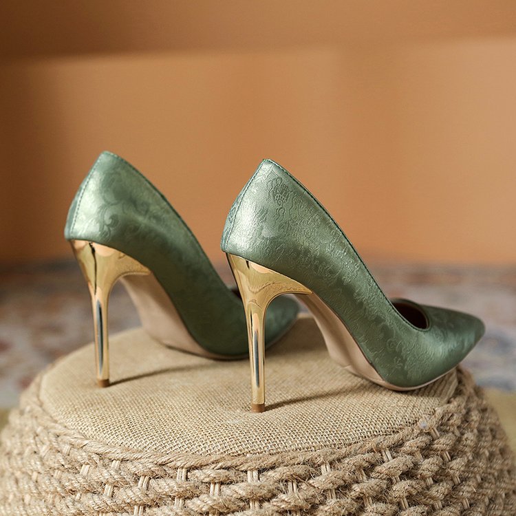 Damen elegante Pumps mit glänzendem Goldabsatz