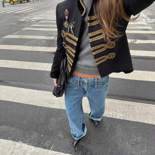 Damen Kurze Militärinspirierte Paradejacke mit goldener Kordelverzierung Shop Nory