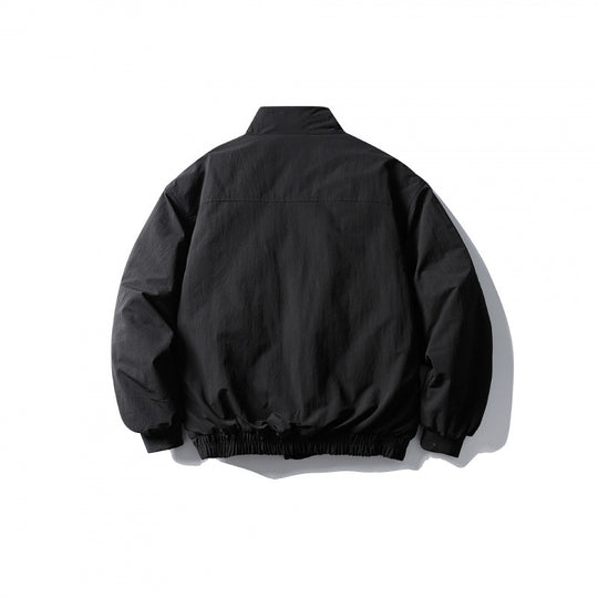 Unisex Kurzboxy-Isolationsjacke mit diagonalem Pattentaschen-Detail und Gummizugsaum Shop Nory