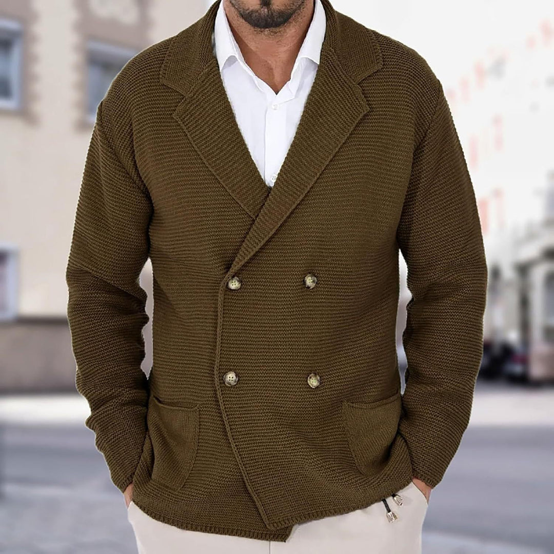 Herren Strickjacke mit doppelter Knopfleiste und modernen Taschen