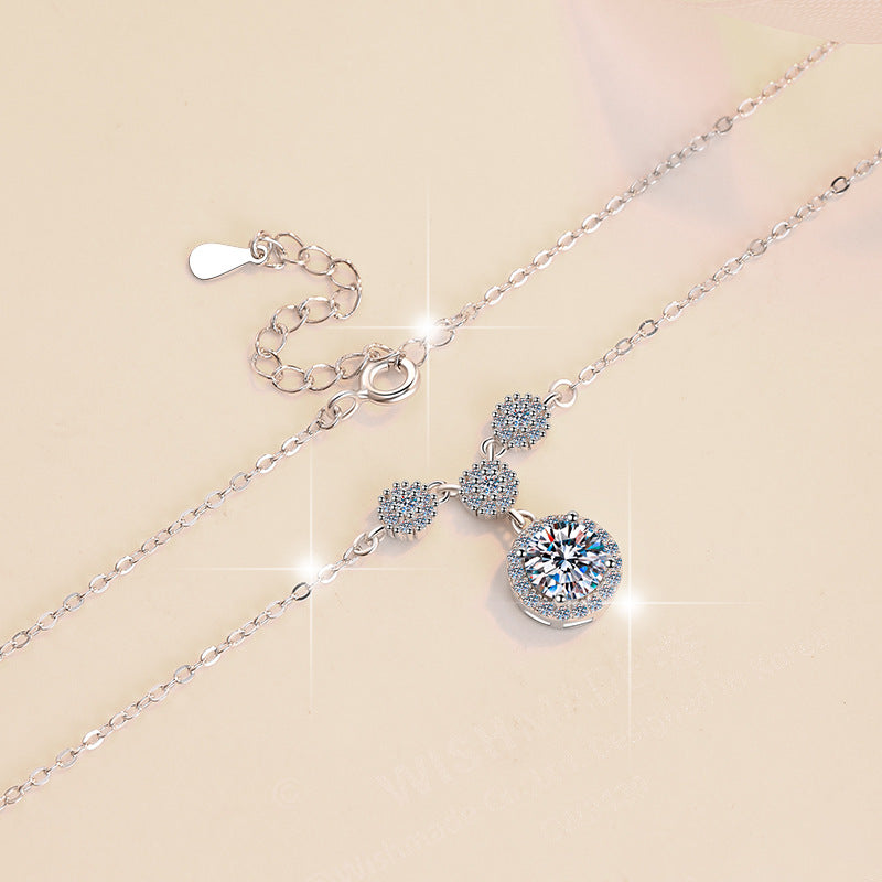 Damen Halskette mit funkelndem Kristallanhänger und eleganten Zirkonia-Elementen Shop Nory
