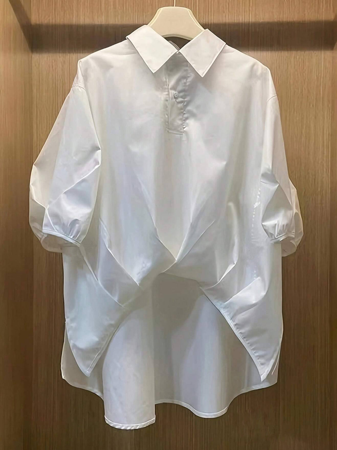 Damen Oversize-Bluse mit dramatischem Drapé-Rücken und Puffärmeln Shop Nory