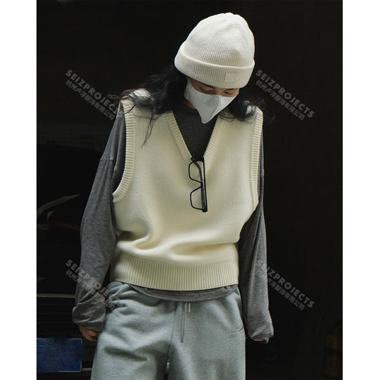 Damen Ärmellose Strickweste im Boxy‑Cut mit tiefem V‑Ausschnitt und geripptem Saum Shop Nory