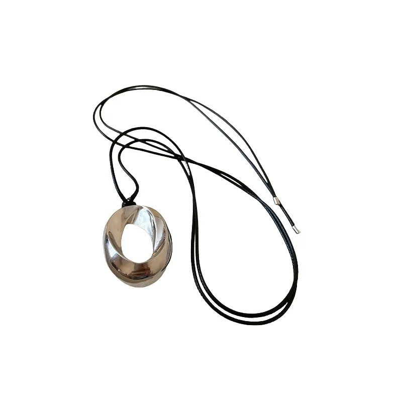 Damen Halskette mit elegantem, geschwungenem Anhänger aus hochwertigem Metall Shop Nory